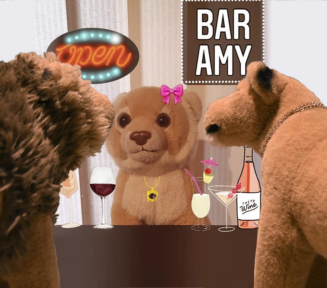 🐱 Hi Amy, nice to have you here. It seems like an eternity since we last met... We are doing wonderfully. If it weren&#039;t for the bad weather, it couldn&#039;t be any better ... For me, please, a double CaiPURRinha and for the big guy a Long Prideland Ice Tea - without alcohol.🦁 What? No alcohol? But why?🐱 Because I don&#039;t want you to be lying around after an hour. I would like you to be there just for me this evening. And I mean the whole evening and the night as well, if you know what I mean. So no alcohol for you.🦁 Hmmmkay... #NiarasAndJubasWeddingParty  #Amy  #Bartender  #Caipurrinha  #LongPridelandIceTea  #Purrsecco  #Flowers  #Invitation  #Amy  #Vayetse  #Rasta  #Banda  #AlbaPride  #Party  #JubaOnTour  #AcinonyxJubatus  #Cheetah  #Juba  #Koesen  #KoesenerSpielzeug  #PlushiesOfInstagram  #PlushiesOfGermany  #Stofftier  #Plueschtier  #Plushie  #Kuscheltier