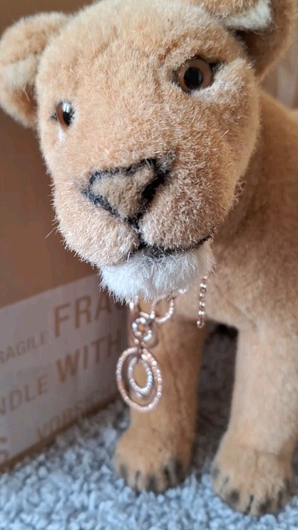 A box? Well, let’s unbox it!  [#Unboxing] [#Lions] [#King] [#Queen] [#LionKing] [#LionQueen] [#JubaOnTour] [#PlushiesOfInstagram] [#Plushie] [#Kuscheltier] [#plushies] [#plushiecommunity] [#instaplushies] [#theinstaplushies] [#stuffies] [#plushielife] [#plushieadventures]...
