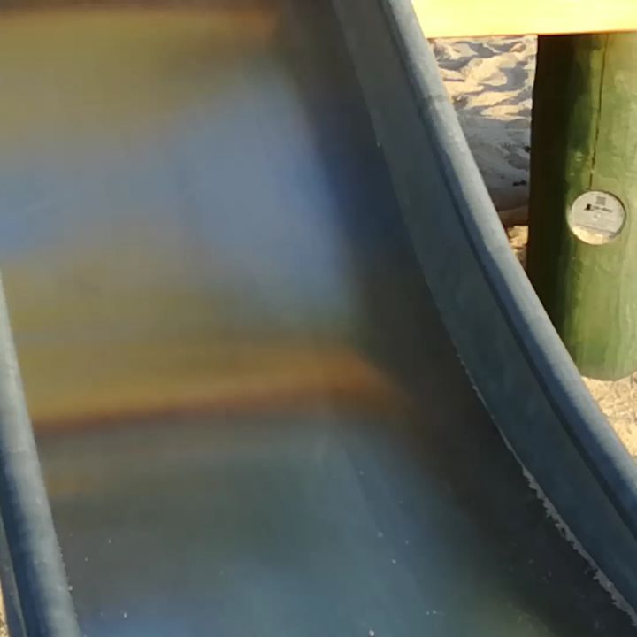 Hallo, hier ist eure Swede, ich habe eben das Wichtigste vergessen. Ihr habt noch gar nicht gesehen, wie todesmutig ich mich von der Rutsche stürzte. Huuuuuui  [#Rutsche] [#Artist] [#akrobatik] [#Ostsee] [#Sonnenuntergang] [#Sunset] [#JubaOnTour] [#AcinonyxJubatus]...